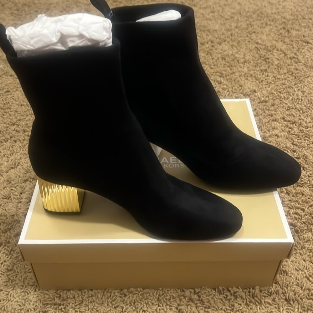 🌹 ♥️ Suede Michael Kors booties